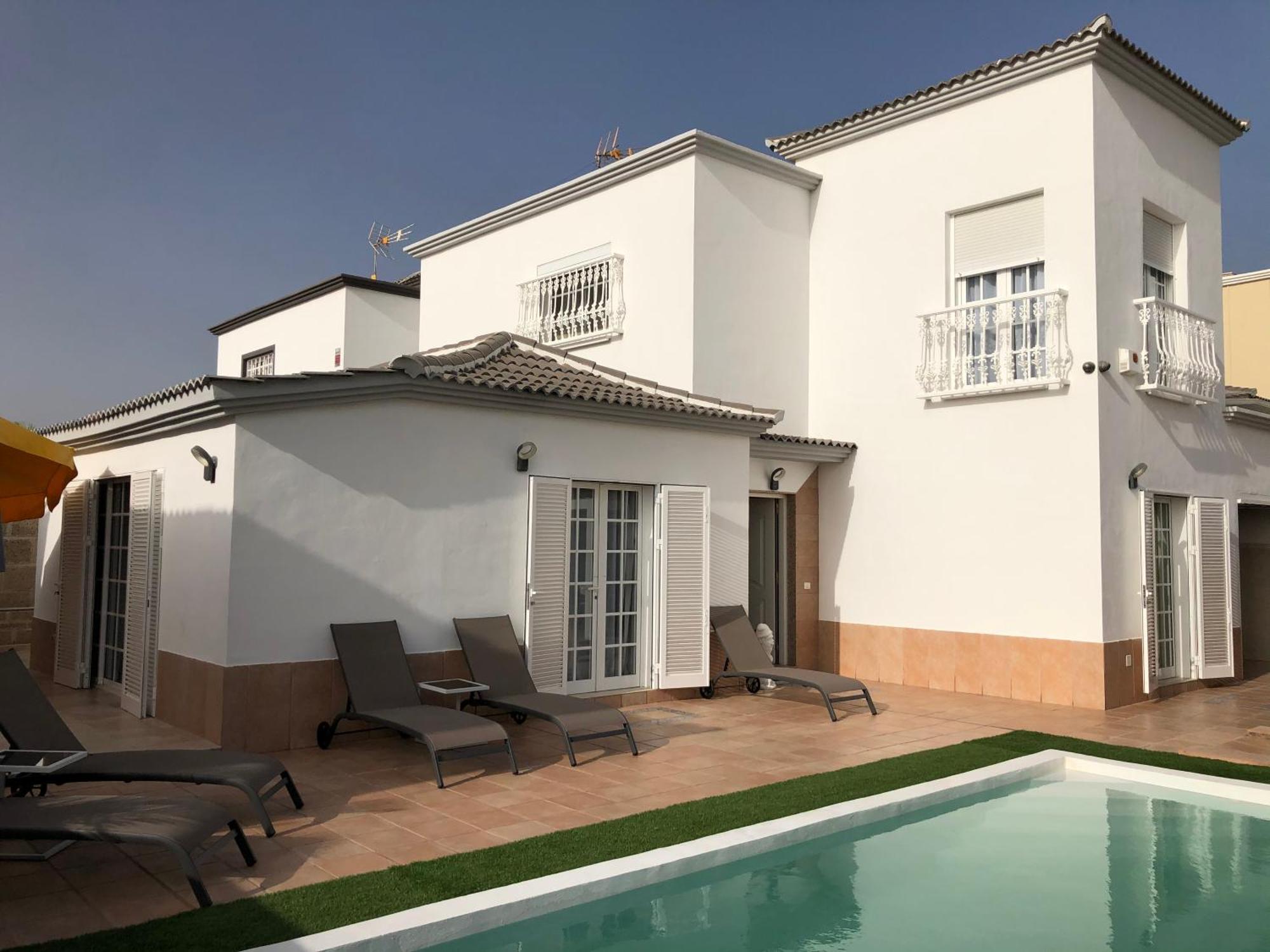 Villa Vanesa Luxury Private Villa With A Heated Pool, 4 Bedrooms And 4 Bathrooms Адехе Екстериор снимка