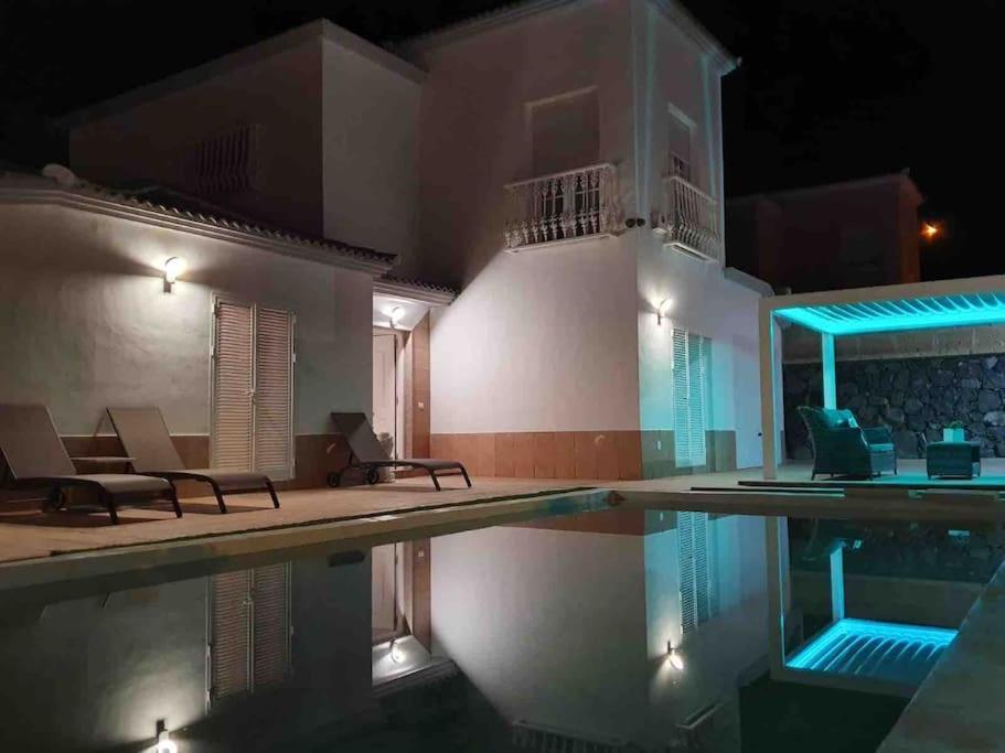 Villa Vanesa Luxury Private Villa With A Heated Pool, 4 Bedrooms And 4 Bathrooms Адехе Екстериор снимка