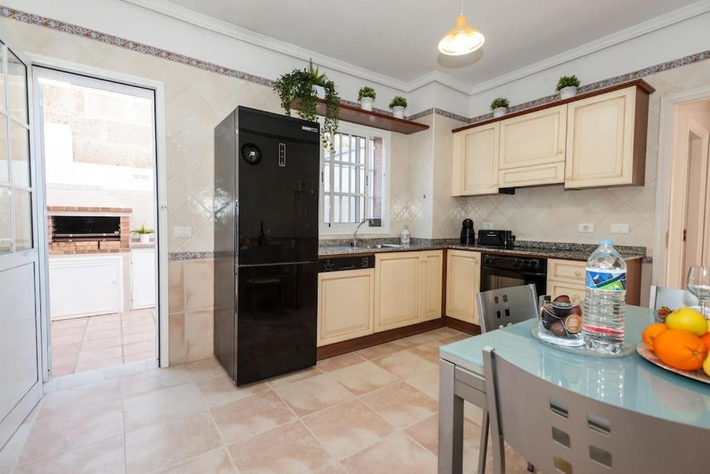 Villa Vanesa Luxury Private Villa With A Heated Pool, 4 Bedrooms And 4 Bathrooms Адехе Екстериор снимка
