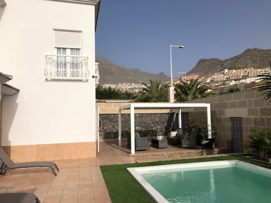 Villa Vanesa Luxury Private Villa With A Heated Pool, 4 Bedrooms And 4 Bathrooms Адехе Екстериор снимка
