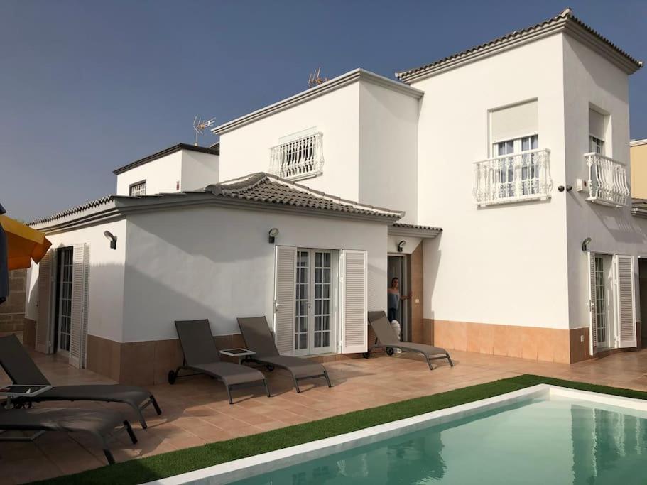 Villa Vanesa Luxury Private Villa With A Heated Pool, 4 Bedrooms And 4 Bathrooms Адехе Екстериор снимка